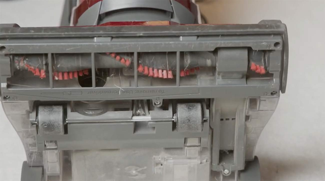 closeup vacuum beater bar